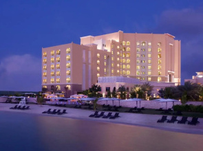 Traders Hotel, Qaryat Al Beri