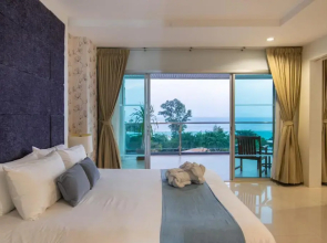 Royal Beach View Suites