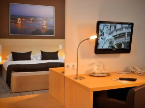 Promenade City Hotel