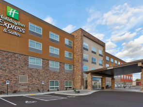 Holiday Inn Express and Suites Eau Claire West I-94