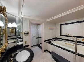 RIHGA Royal Hotel Osaka, Vignette Collection by IHG