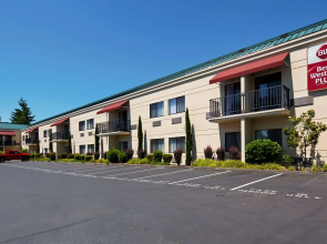 Best Western Plus Plaza by the Green