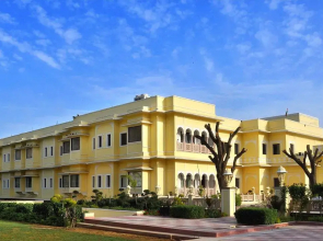 Hotel Raj Bagh Palace