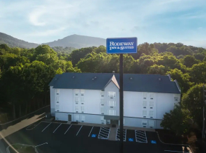 Rodeway Inn & Suites near Outlet Mall - Asheville