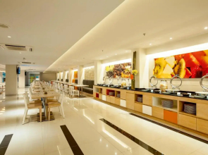Отель Harris Hotel Seminyak Bali