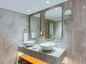 Queen Elizabeth 2 Hotel by Accor