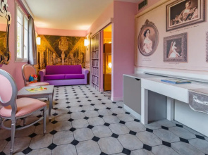Explorers Hotel