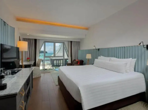 Отель The Boathouse Phuket