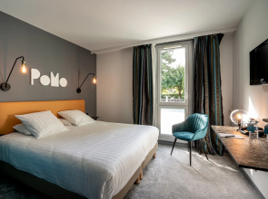 PoMo Hotel & Restaurant