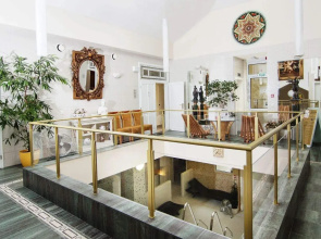 Aura Palace