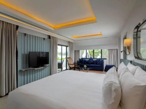 Отель The Boathouse Phuket