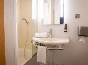 B&B HOTEL Avignon (1)