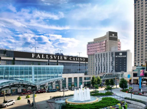 Wyndham Grand Fallsview Hotel