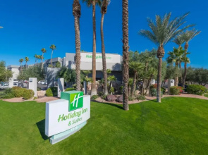 Holiday Inn & Suites Phoenix Airport North by IHG