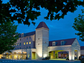 Explorers Hotel
