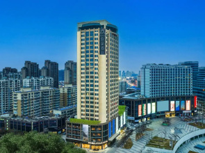 Atour Hotel Golden Eagle Plaza, West Lake Road, Suqian