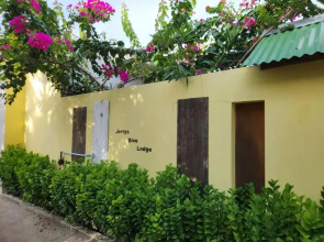 Jerrys Dive Lodge Guest House