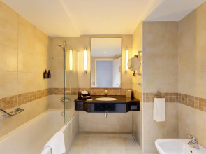Отель Millennium Lakeview