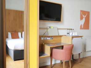 Cairn Hotel