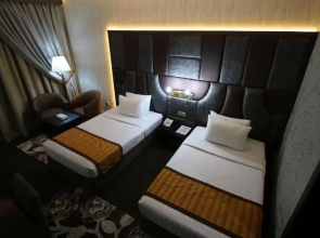 Отель Knight Armour Hotel
