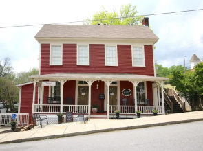 The Dahlonega Square Hotel & Villlas