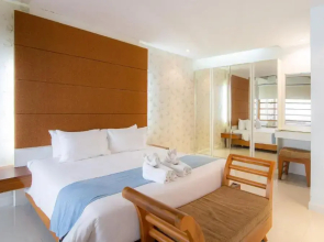 Royal Beach View Suites