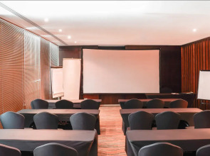 Rixos The Palm Hotel & Suites