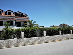 Captain's Studios & Apartments