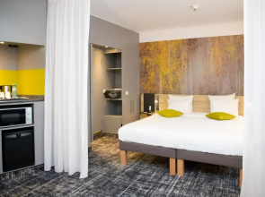 Отель Novotel Suites Wien City Donau