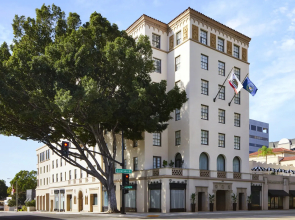 Pasadena Hotel & Pool