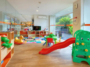 Отель Harris Hotel Seminyak Bali