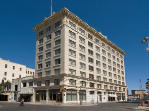 Hotel Gibbs Downtown Riverwalk