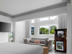 Nautilus Sonesta Miami Beach