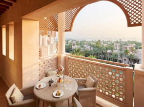 Отель Jumeirah Al Qasr Dubai