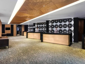 Отель Courtyard by Marriott Shanghai Central
