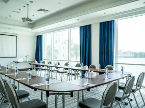 Отель Millennium Lakeview