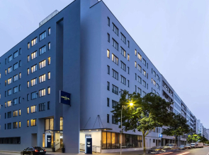 Отель Novotel Suites Wien City Donau