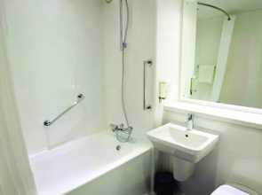 Travelodge Bath Central