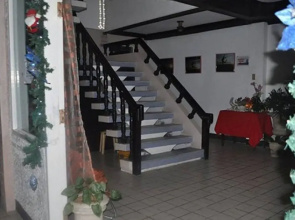 Nikko's Place Travellers Inn