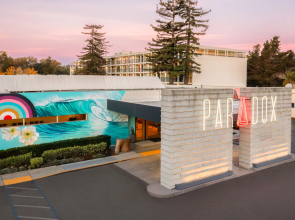 Hotel Paradox, Autograph Collection