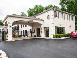 Memorylane Inn & Suites