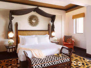 Отель Jumeirah Al Qasr Dubai