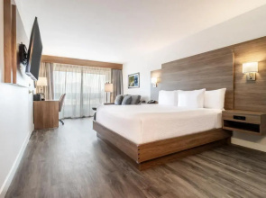Atrium Hotel Vancouver