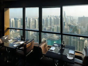 Dubai Marriott Harbour Hotel & Suites