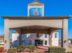 Motel 6 Ennis, TX