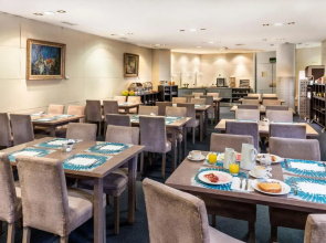Hotel Acta Piramides