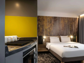 Отель Novotel Suites Wien City Donau