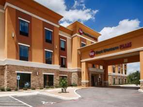 Best Western Plus Elmendorf Hotel / San Antonio Hotel