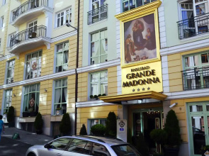 Aura Palace