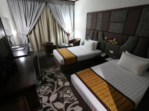 Отель Knight Armour Hotel
